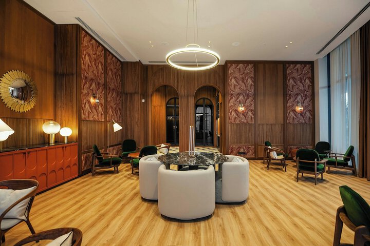 Lounge 111 of 124