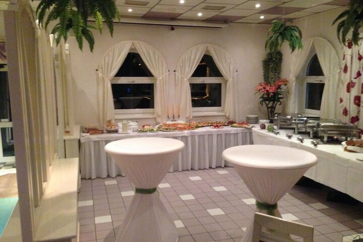 Dining 47 of 66