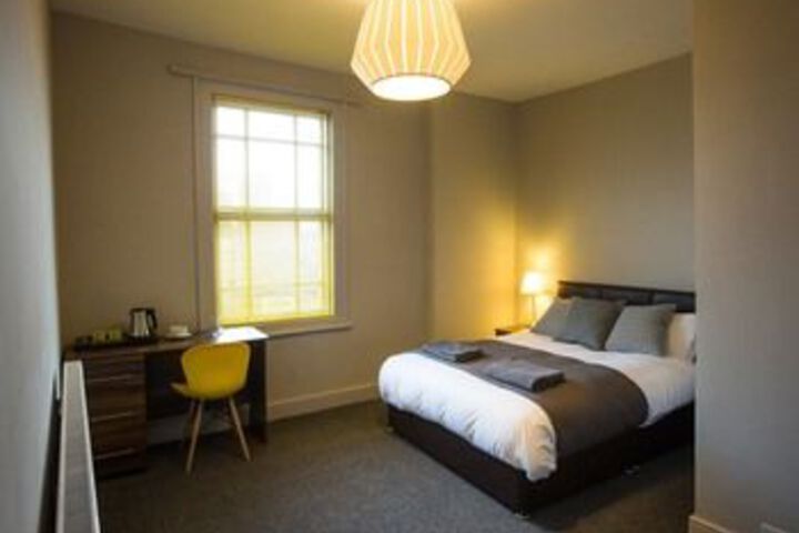 Room 5 of 10
