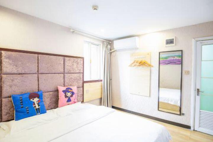 Room 12 of 19