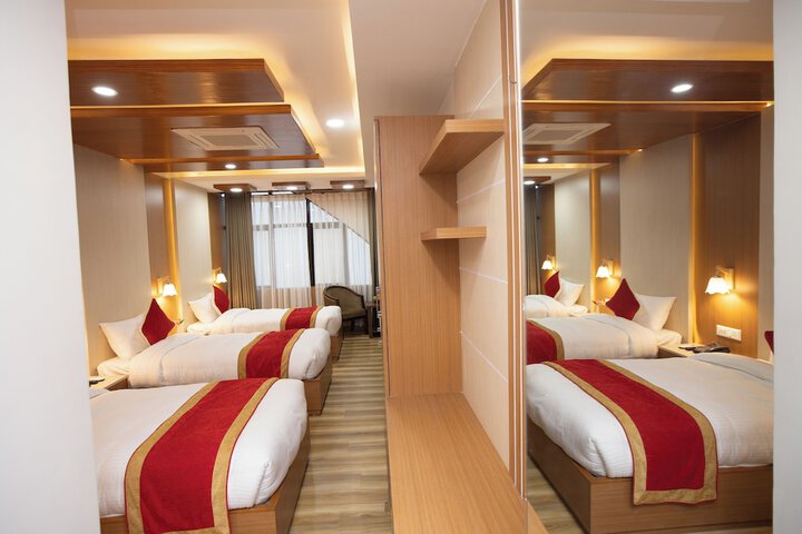 Room 13 of 28