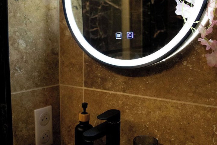 Room 33 of 52