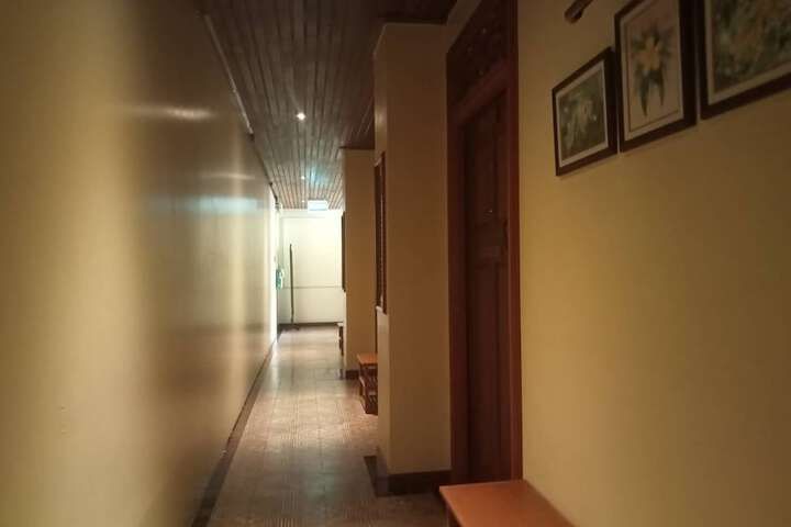 Room 16 of 38