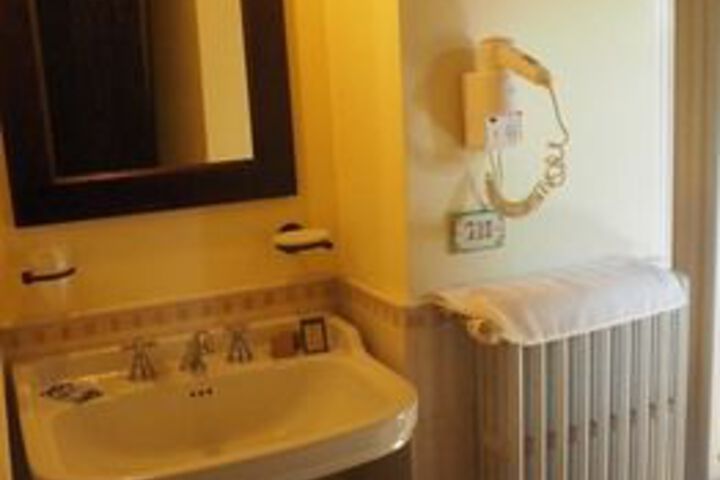 Room 3 of 49