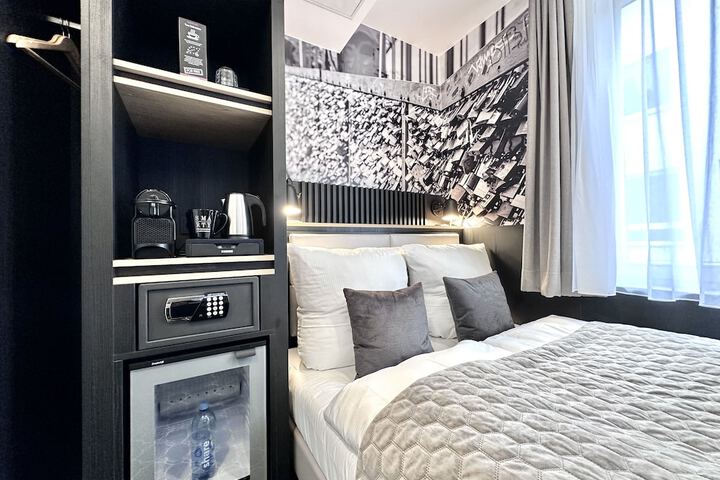 Room 34 of 194
