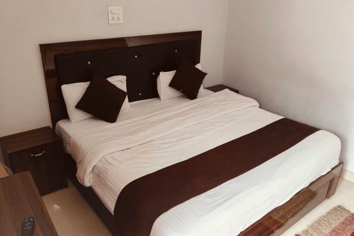 Room 5 of 14