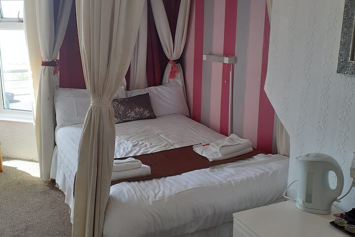 Room 17 of 42