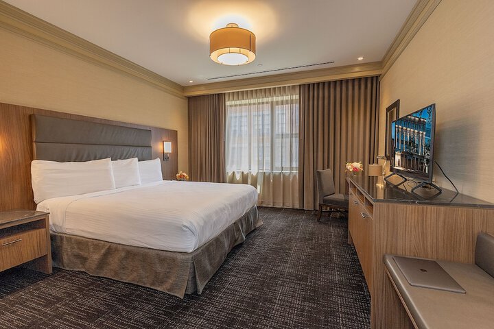 Superior King Bed (3 of 5)