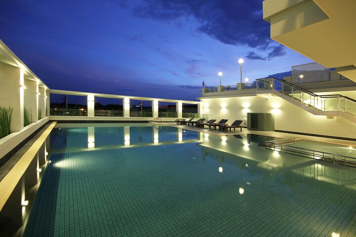 Pool Hotel