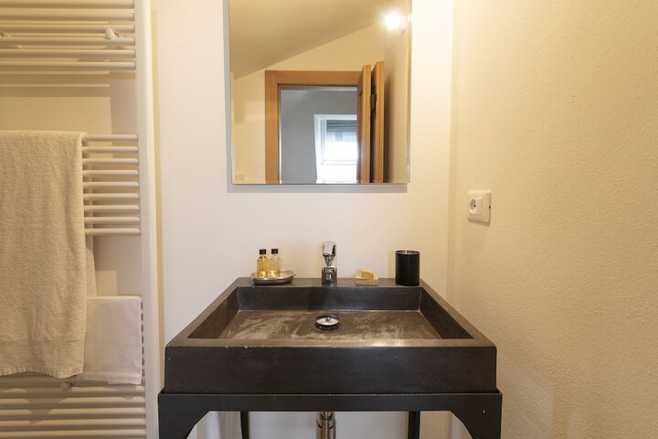 Room 10 of 42