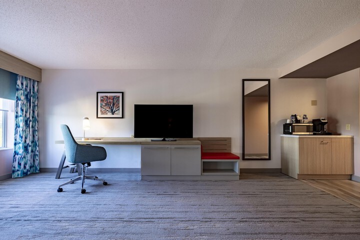 Room 13 of 28