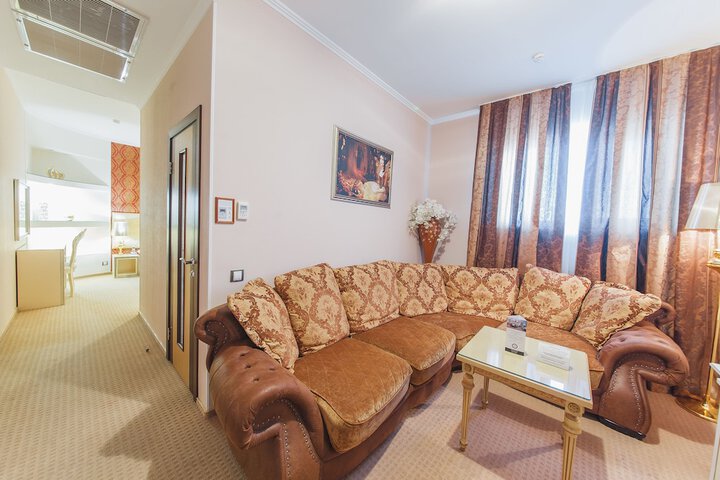 Room 30 of 48