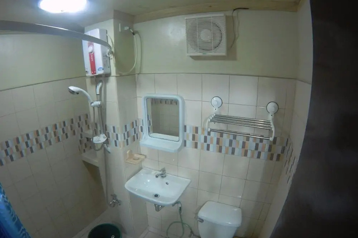 Room 6 of 11