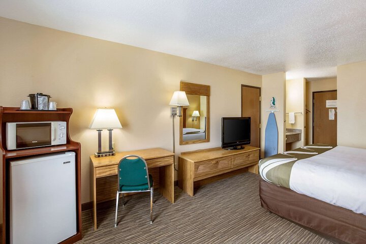 Room 15 of 33