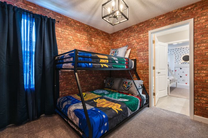 Room 32 of 86