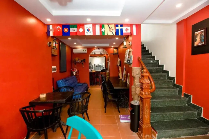Room 9 of 15