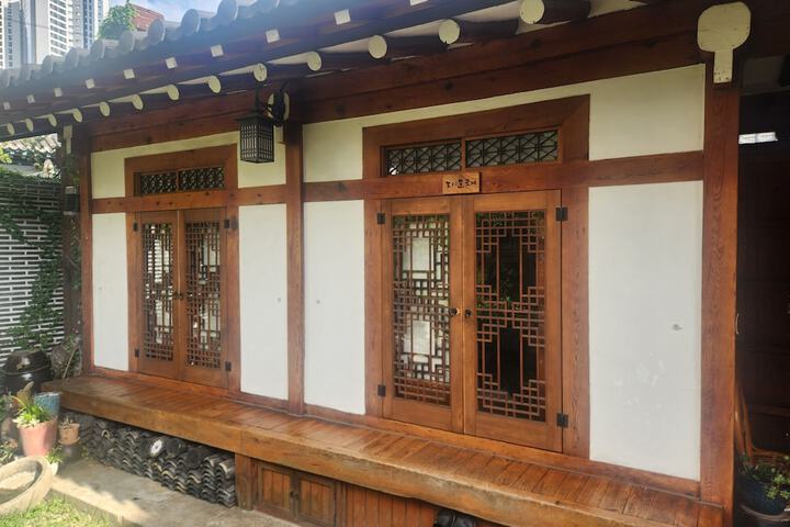 Room 28 of 62