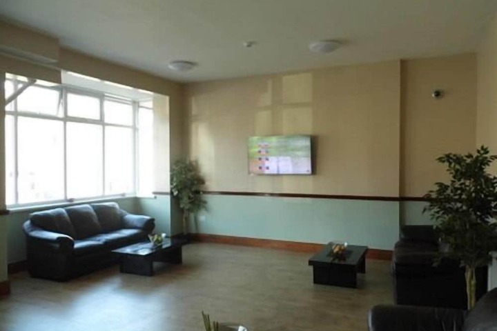 Lounge 17 of 29