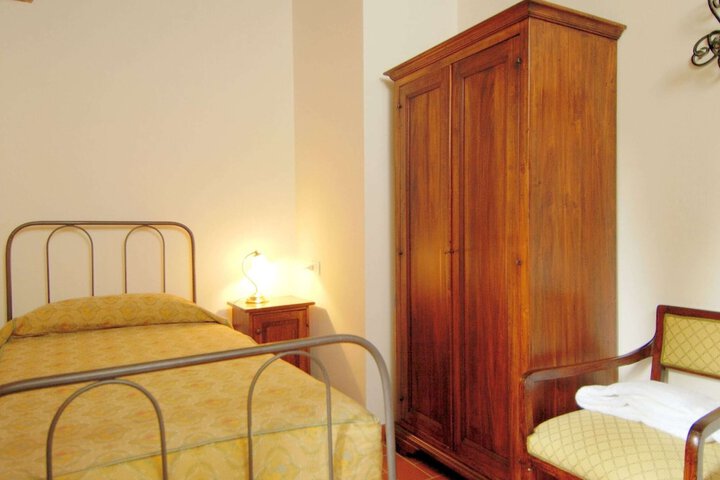 Room 4 of 110