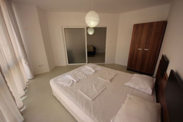 Room 34 of 153