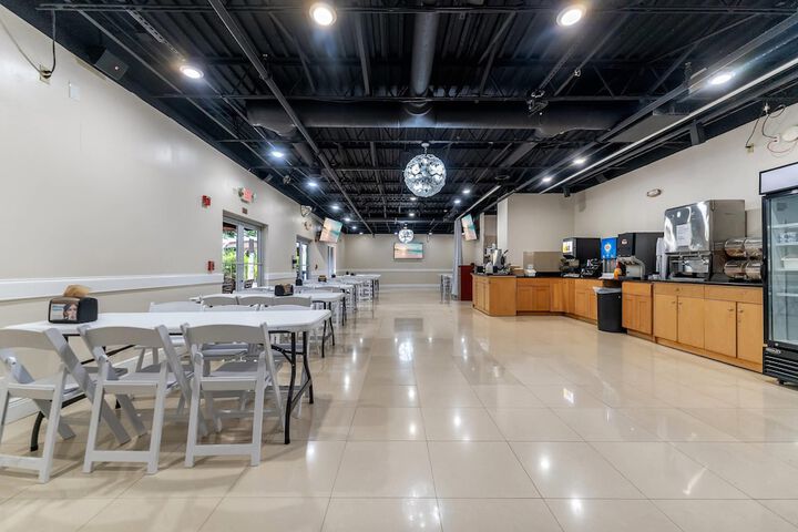 Breakfast area