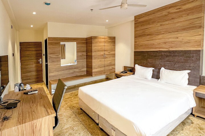 Room 15 of 33