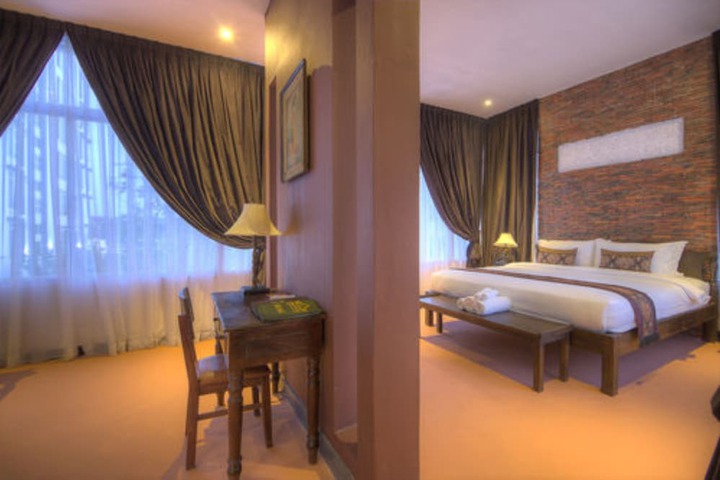 Room 10 of 38