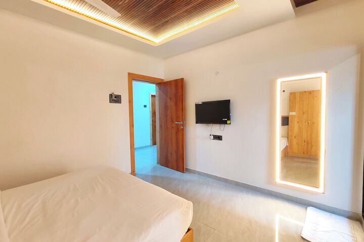 Room 8 of 20