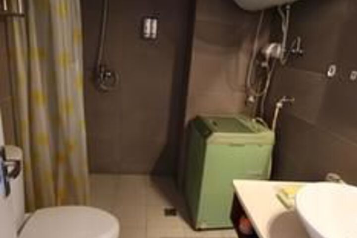Room 2 of 93
