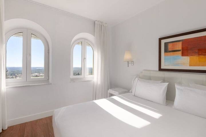 Room 10 of 90