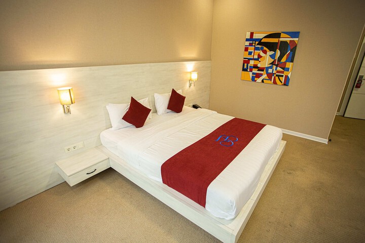 Room 47 of 119