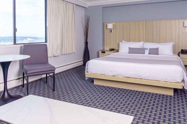 Room 16 of 210