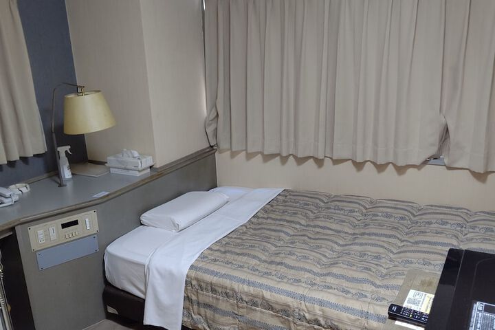 Room 11 of 29
