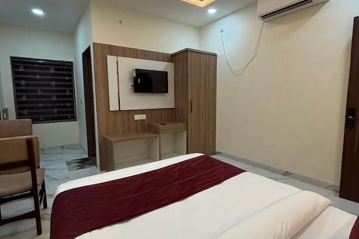 Room 32 of 59