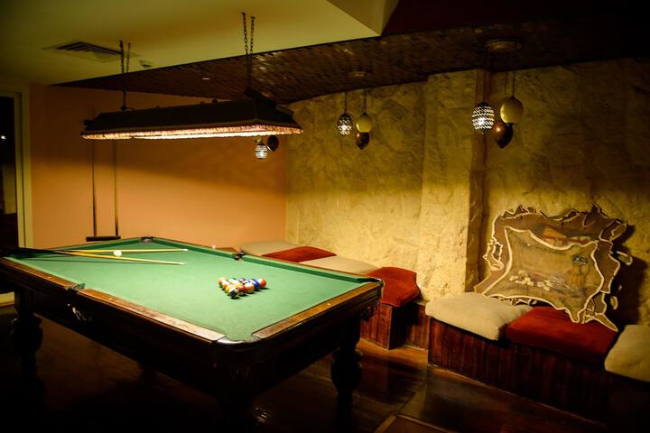 Lounge 53 of 68