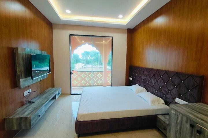 Room 5 of 20
