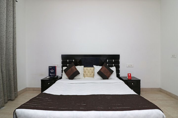 Room 13 of 28
