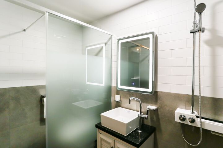 Room 83 of 165