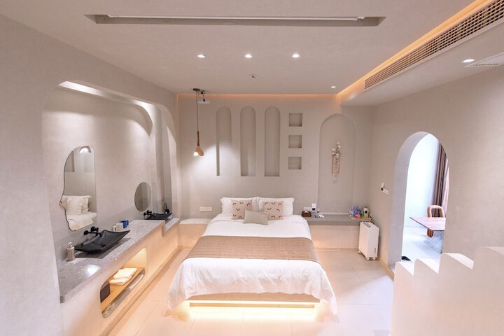 Room 13 of 150