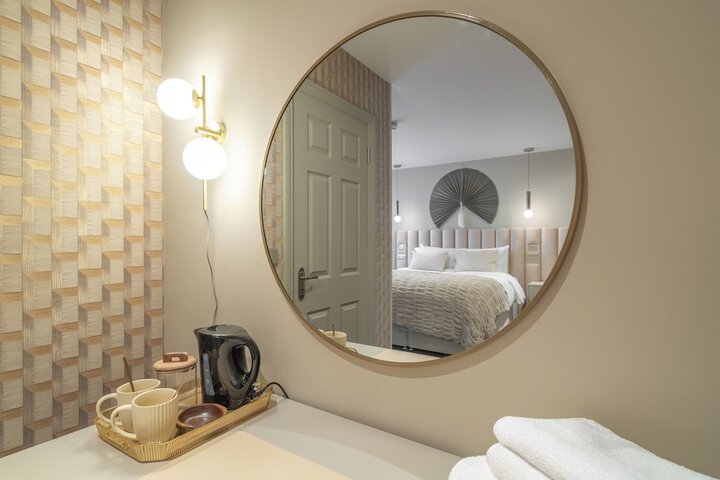 Room 32 of 46