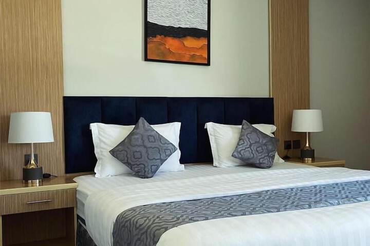 Room 9 of 32