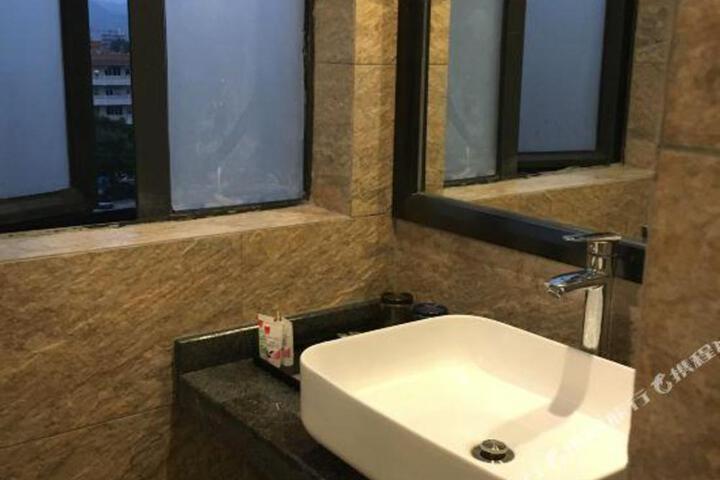 Guangzhou Yifang Fashion Hotel (Longdong Botanical Garden Metro Station)