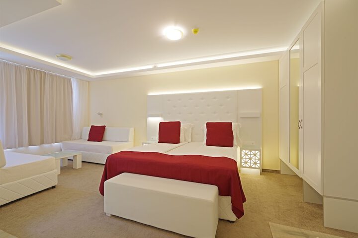 Room 11 of 48