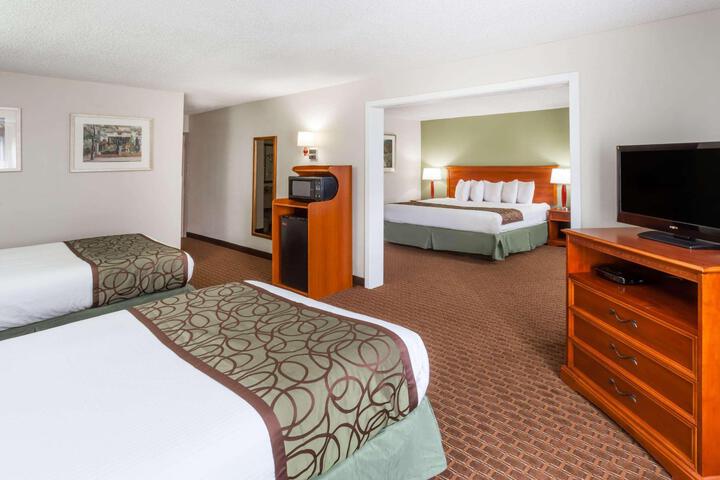 Double Accessible King Size Bed (2 of 10)