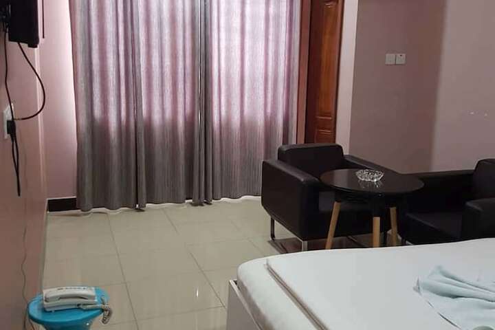Room 8 of 20