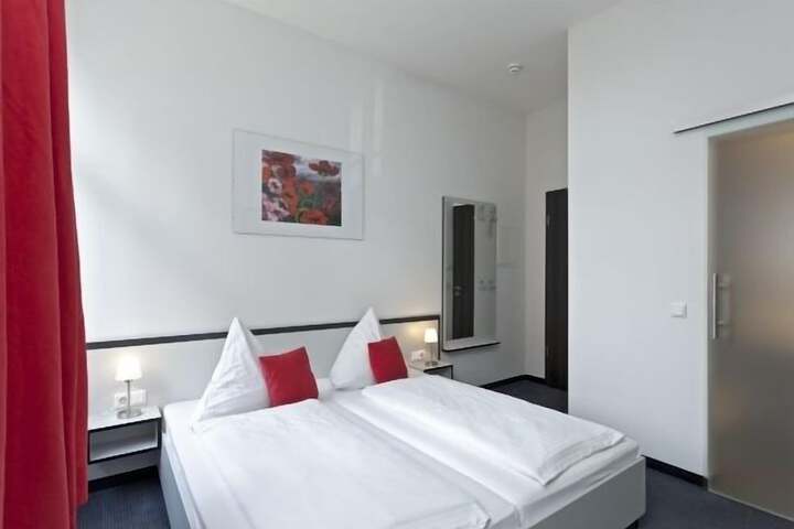 Room 21 of 37