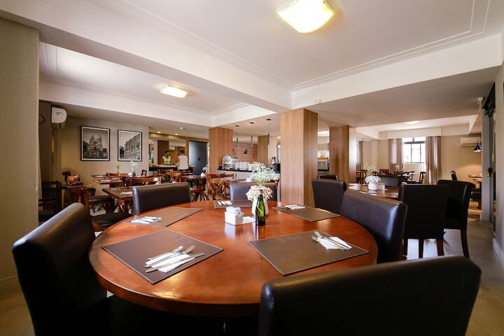 Breakfast area