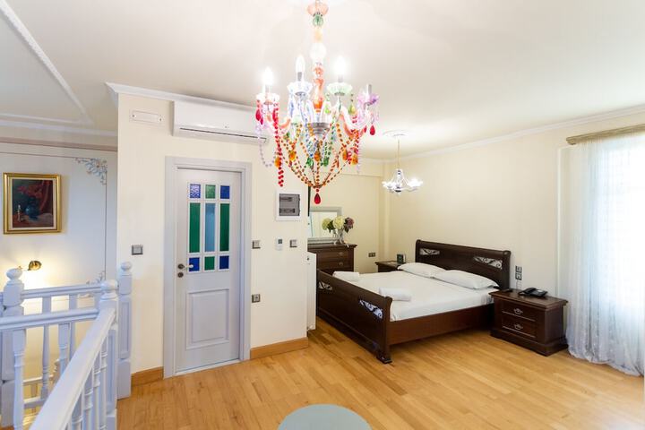 Room 8 of 60