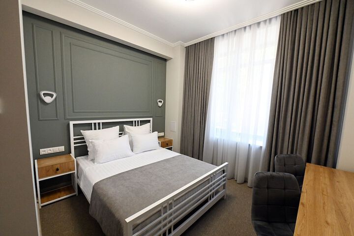 Room 10 of 38