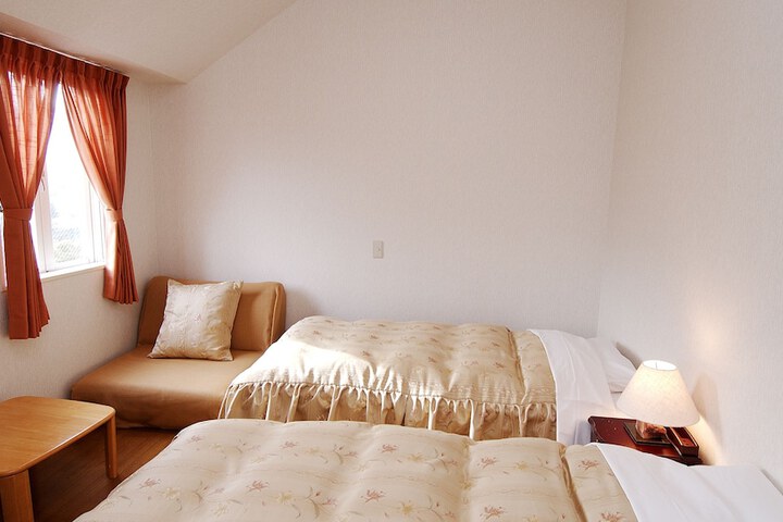 Room 10 of 86